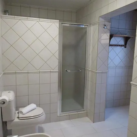 With Pool And Private Access To The فيلة كوراليهو