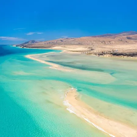 With Pool And Private Access To The فيلة كوراليهو